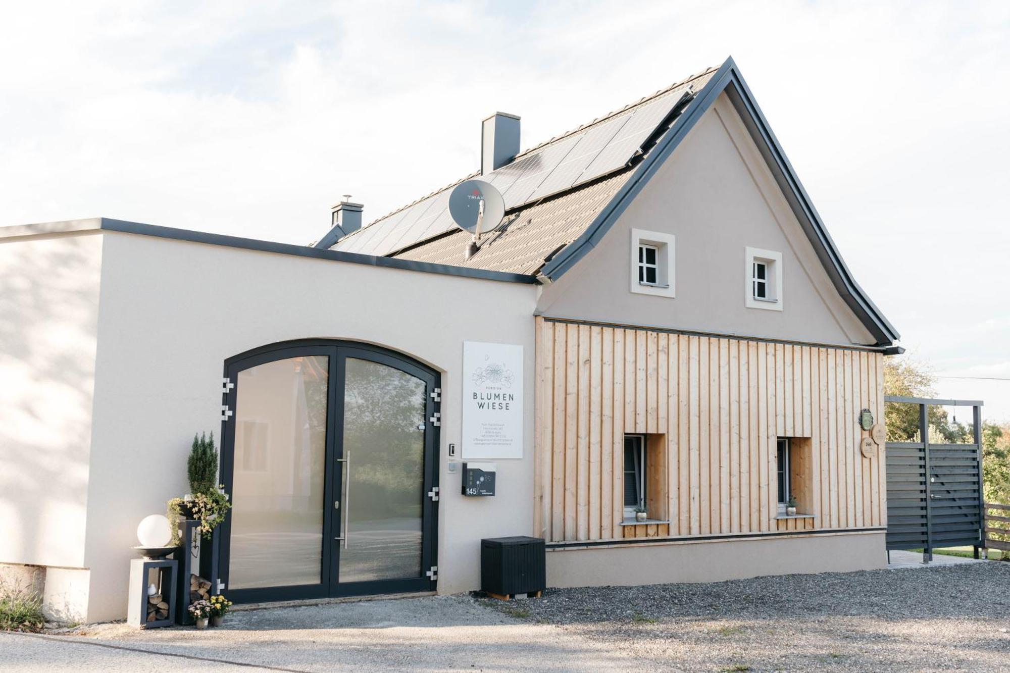 Pension Blumenwiese - Mitten Im Thermenland Burgau Luaran gambar